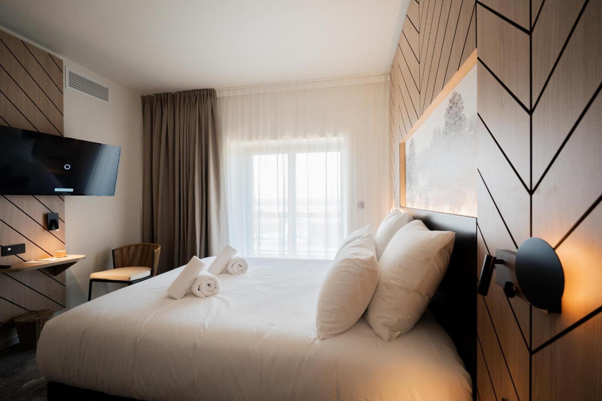 Bo Hotels Ambronay Стая снимка