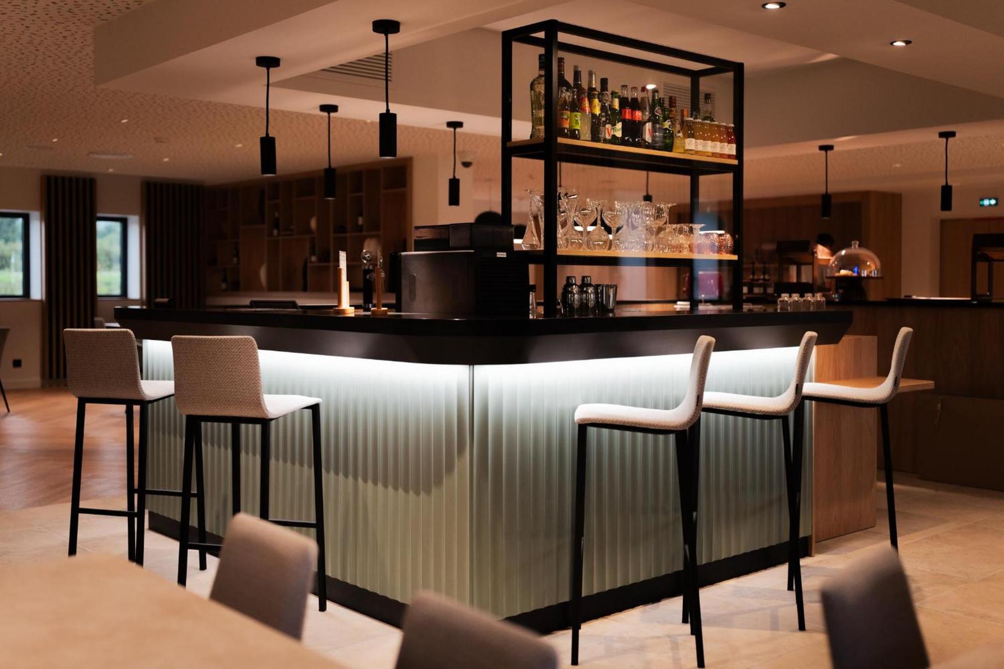 Bo Hotels Ambronay Екстериор снимка