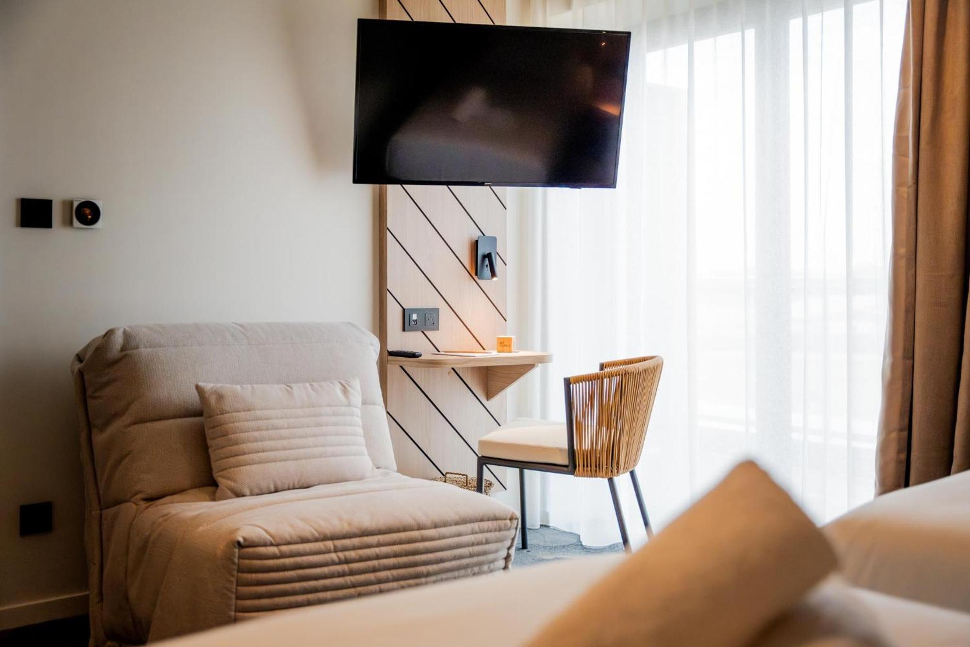 Bo Hotels Ambronay Екстериор снимка