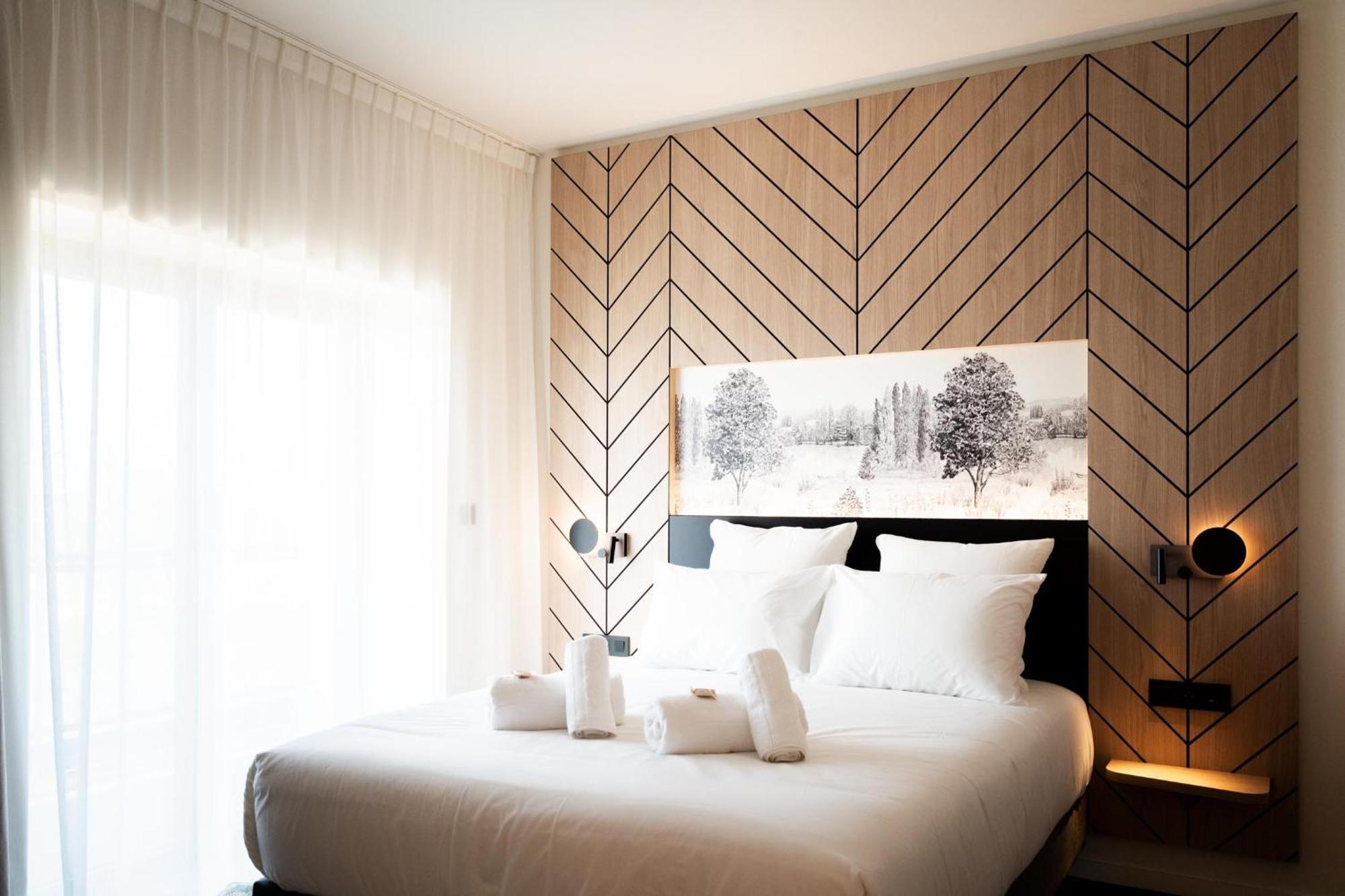 Bo Hotels Ambronay Екстериор снимка